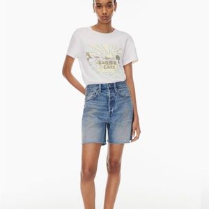 Aritzia Denim Forum The Joni Loose Mid Thigh
Short size 27 new with tag